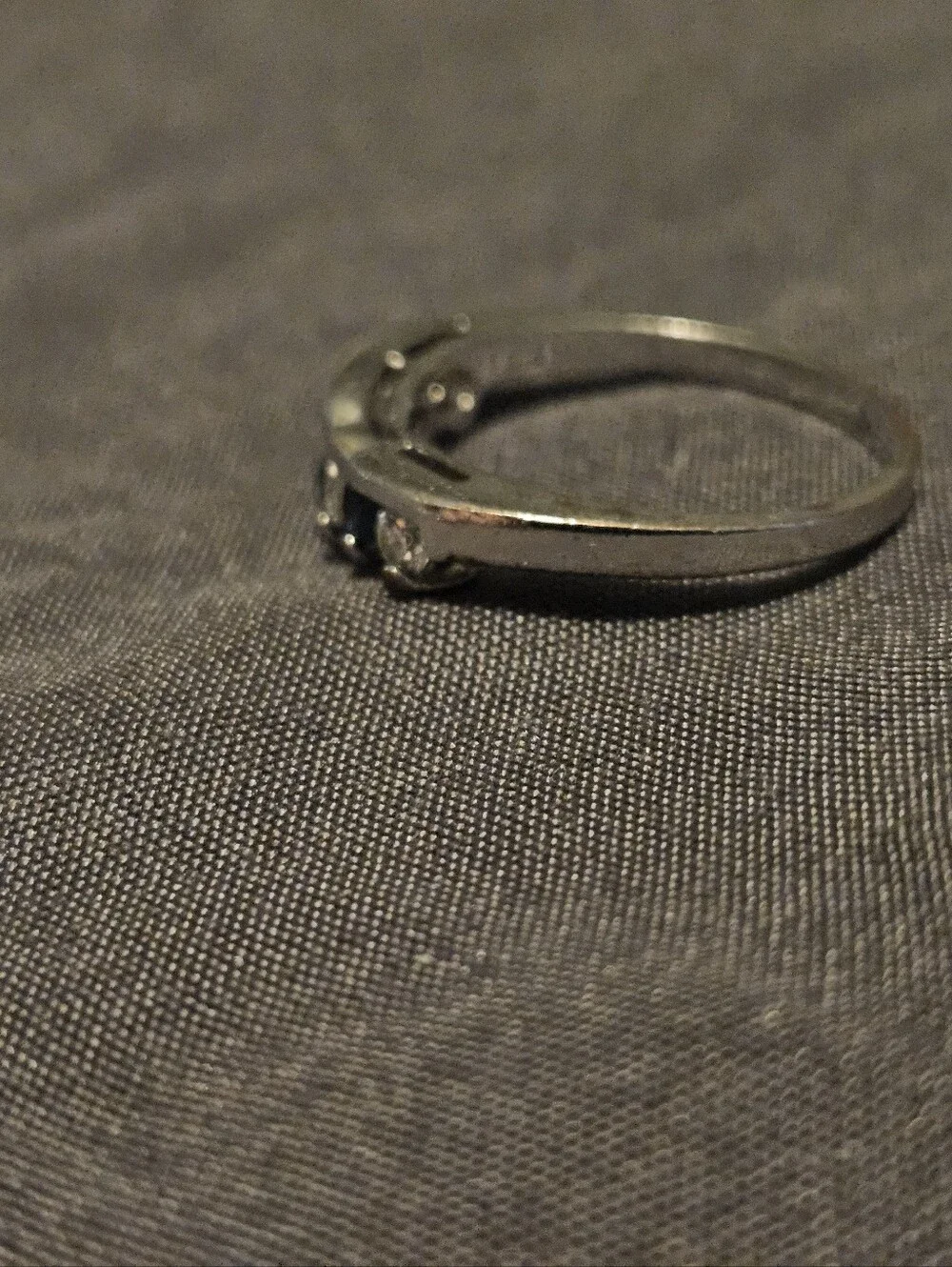 Wishbone Ring V-Shape Silver Tone Blue & White Stones Chevron Band Size 6.75